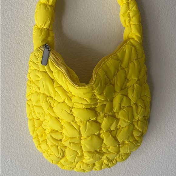 neon yellow shoulder bag with puffy quilted design - Picture 5 of 6